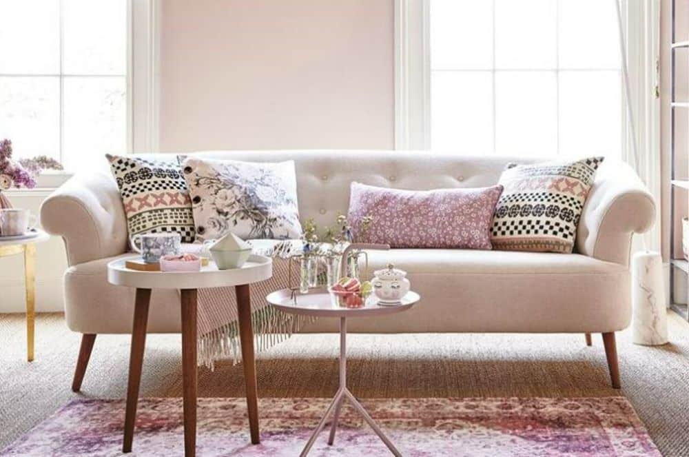 Cómo limpiar la tapicería de un sofá de color claro - Sofacenter